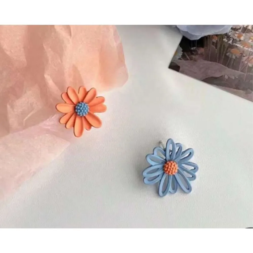 Mismatched Pierced Flower Earrings